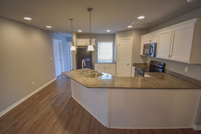 Photo - Nice 4 Bedroom Upscale Home In The Heart of Fayetteville!!