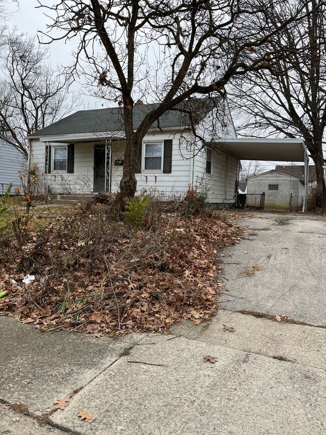 Photo - 3 Bedroom 1 Bathroom Single Family Home wi...