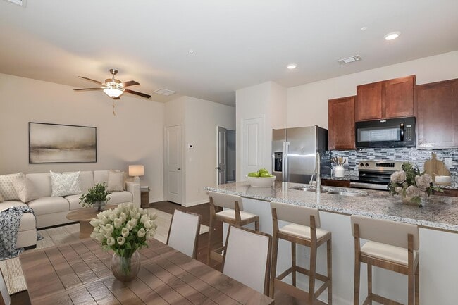 Photo - 1010 Highwood Ln