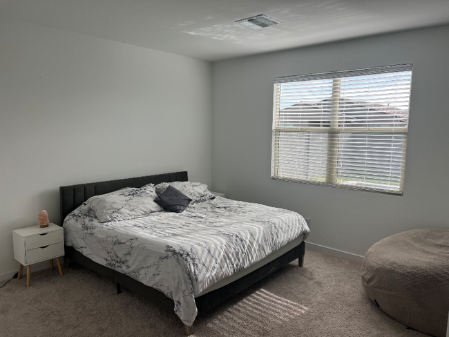 Building Photo - 17327 W Sunnyslope Ln Rental