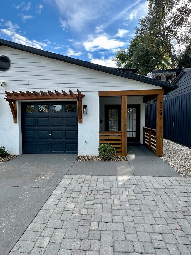 Building Photo - 804 E South St Unit 804