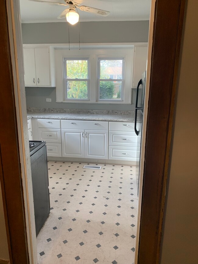 Photo - 709 E Oldham Ave