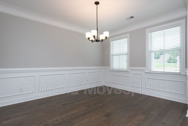 Photo - 212 Deerview Trl