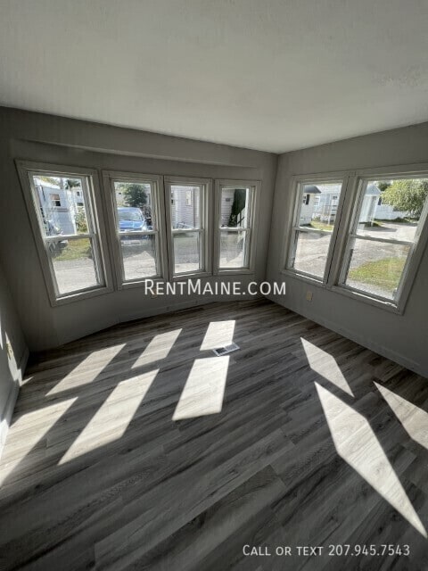 Photo - 681 Main Rd N