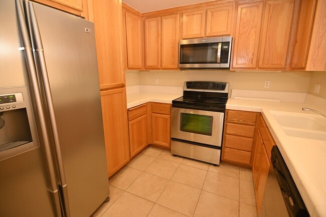 Photo - 1390 Saddle Rack St