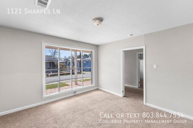 Photo - 1121 Sharpes Ln