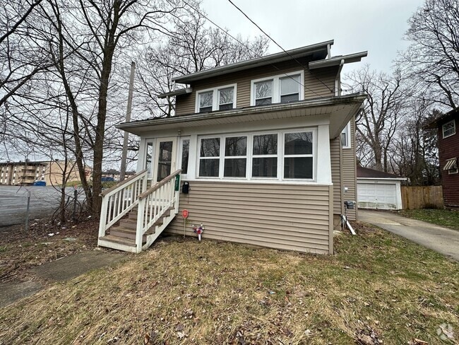 Building Photo - Spacious 3-Bedroom Home Near Jackson High ...