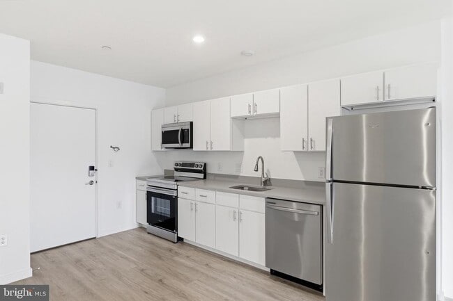 Building Photo - 915 N Broad St Unit 606