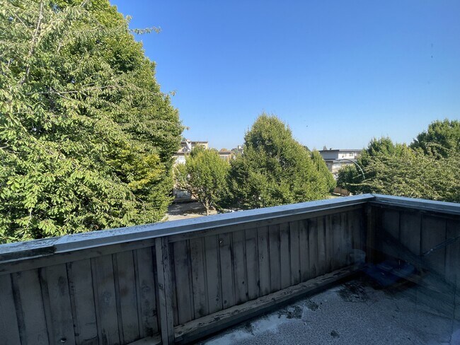 8623 Selkirk St Unit 309