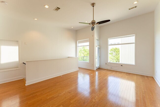 Photo - Welcome to a stunningly beautiful 2 bed 2.5 bath located in the heart of Austin, TX!