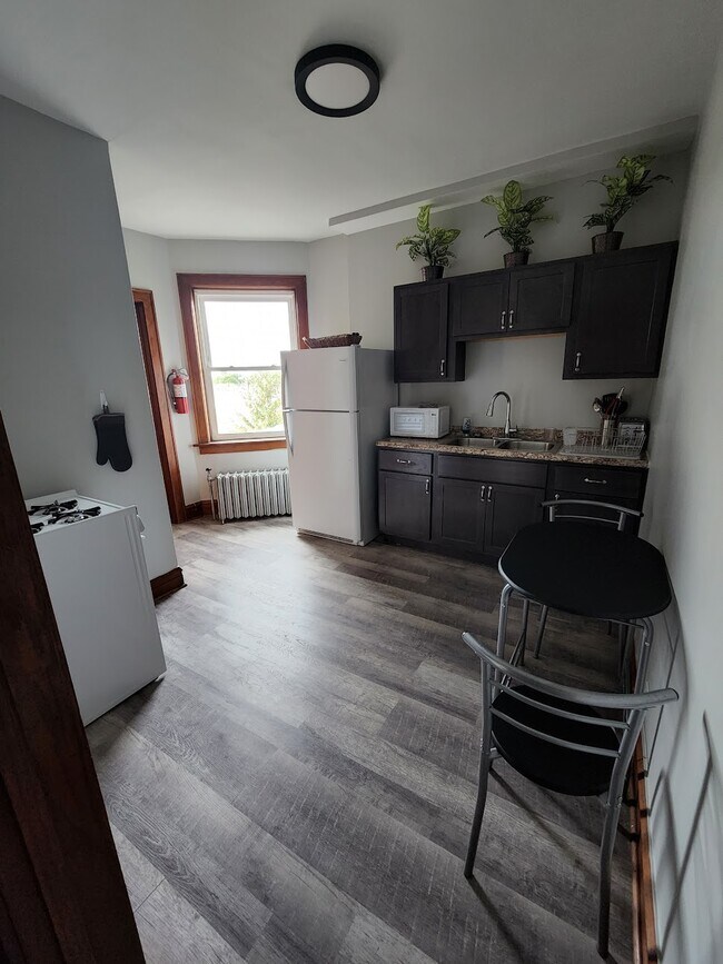 Photo - 1308 119th St