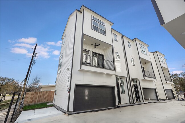 Building Photo - 1913 Hoskins Dr