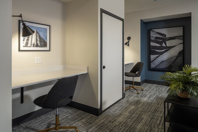 Photo - Broadmoor168