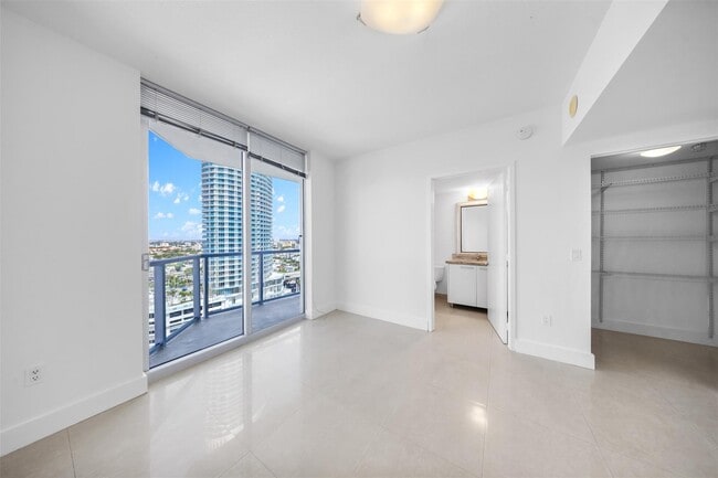 Photo - 185 SW 7th St Unidad 2302