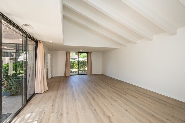 Photo - 478 Hartnell Pl