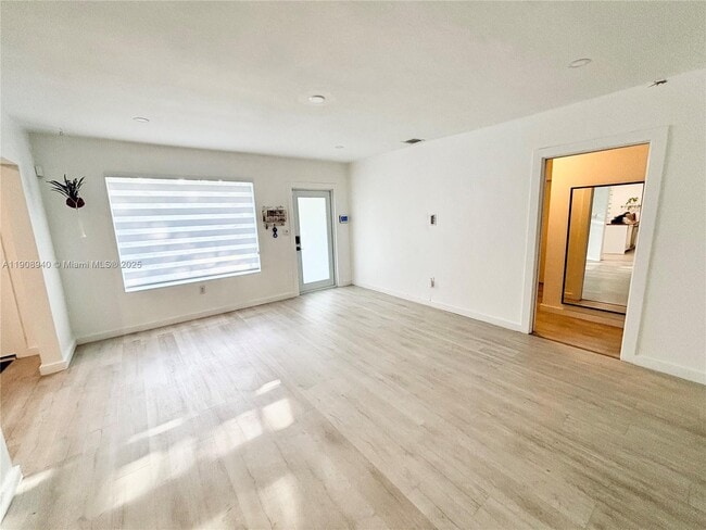 Photo - 330 NE 88th St