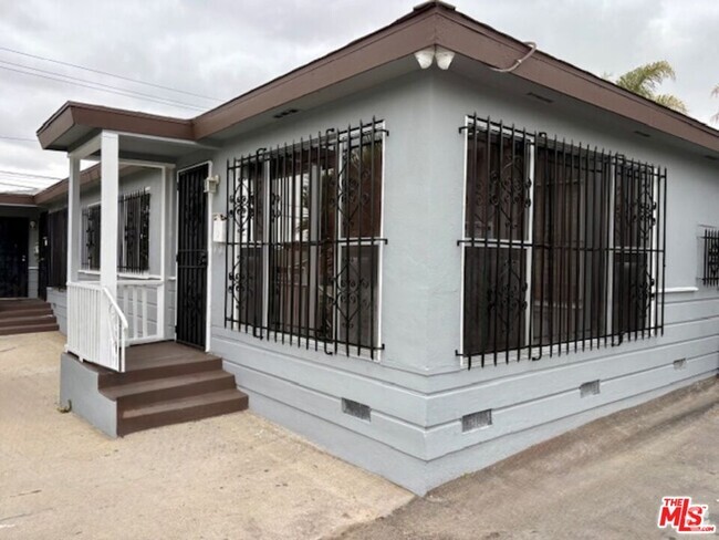 Building Photo - 3113 W 109th St Rental