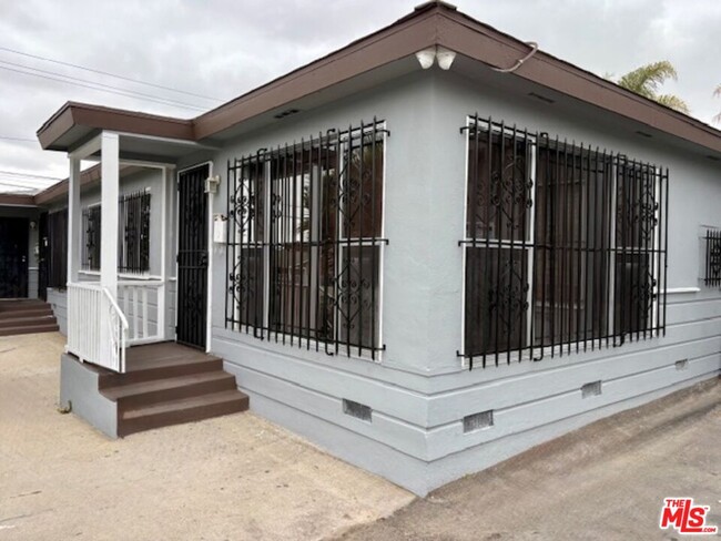 Photo - 3113 W 109th St Apartamento