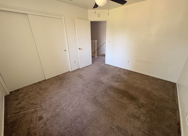 2406 W Packwood Dr