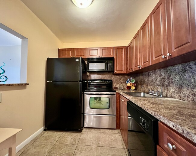 Photo - 142 Cambridge F