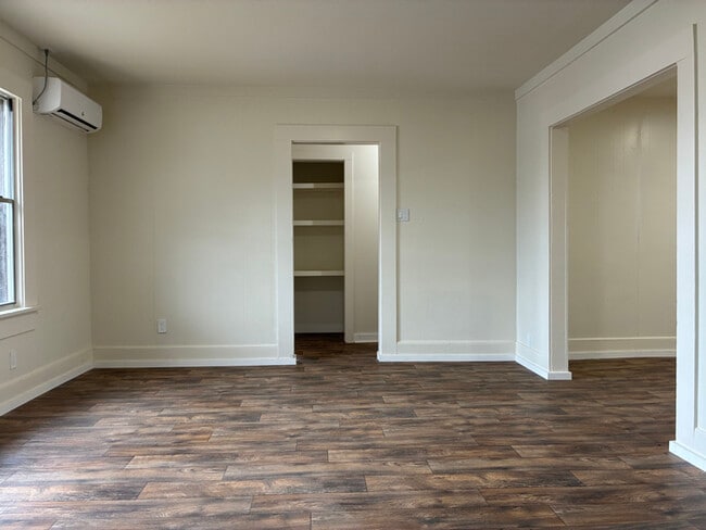 Photo - 626 W Trotter St