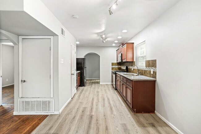 Photo - 1336 W Ridgewood Ct