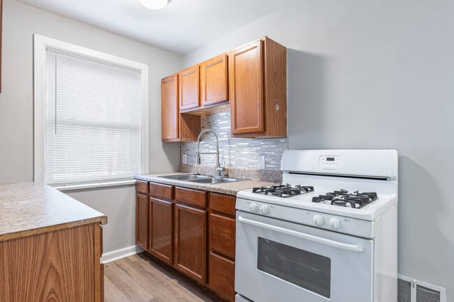 Photo - 219-237 E Xenia Dr