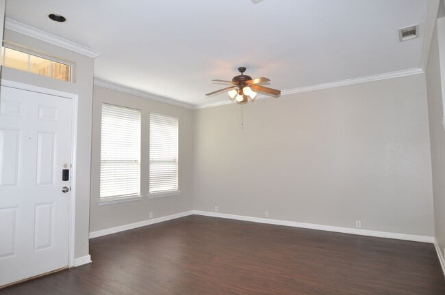 Photo - 2214 Glacier Park Ln