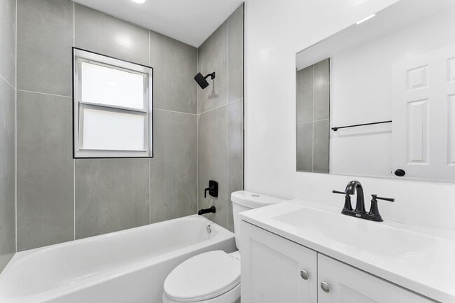Photo - 317 NW 3rd St