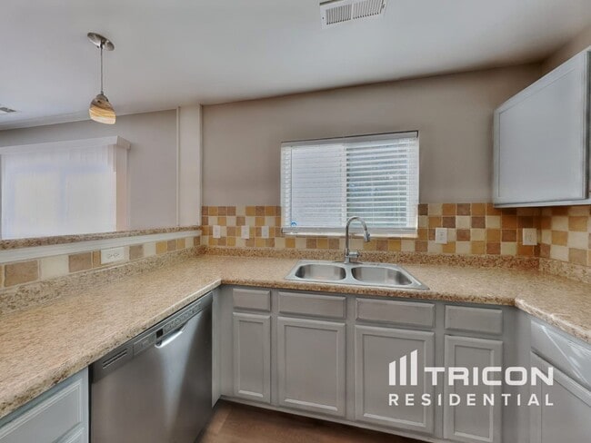 Photo - 336 Rowan Dr