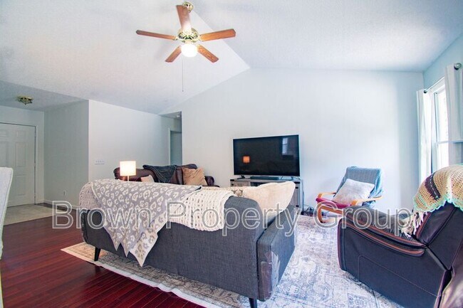 Photo - 20 N Hillside Dr