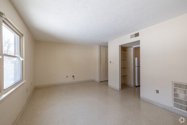 2BR, 1BA - 750SF - Living Room