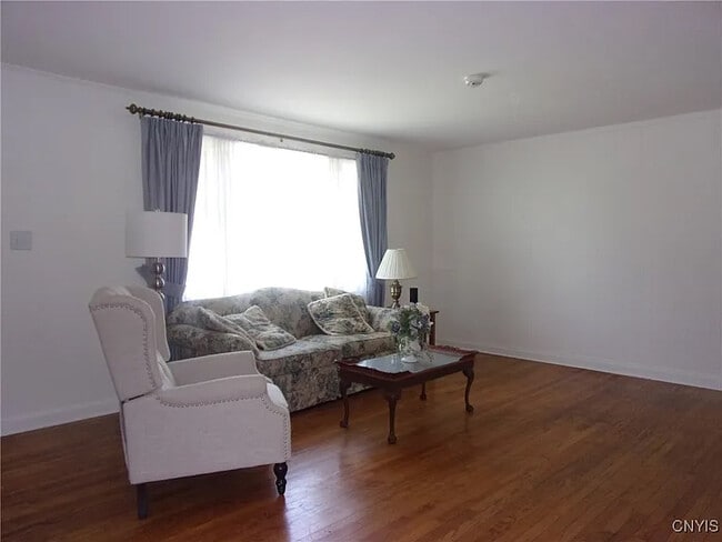 Photo - 223 W Molloy Rd