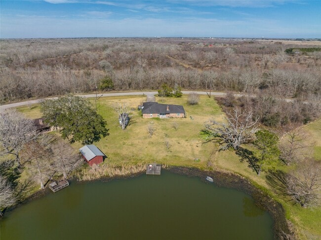 Photo - 140 Lakewood Dr