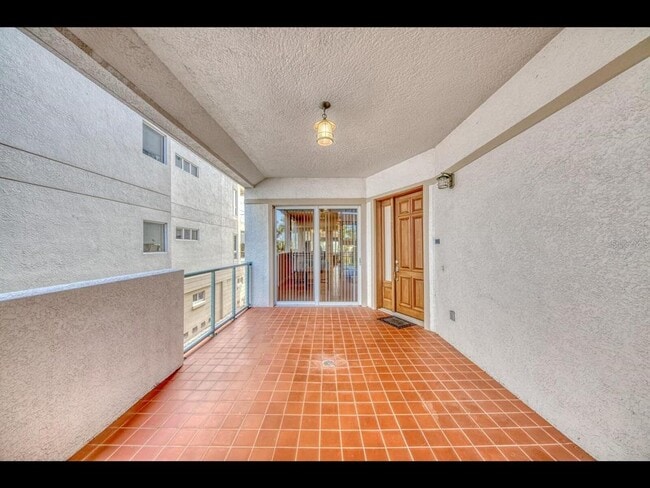 Building Photo - 1042 Bellasol Way Unit 203