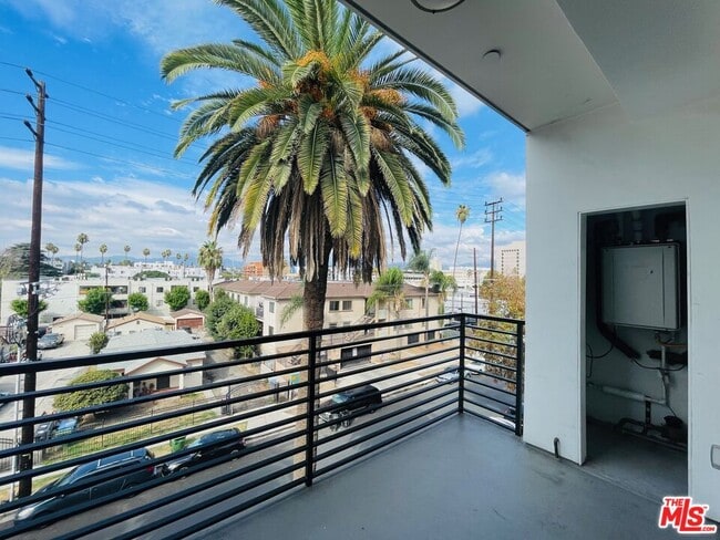 Photo - 14612 Calvert St Unit 302