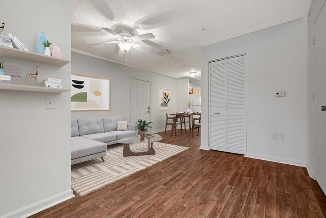 Photo - Regency Palms Apartments