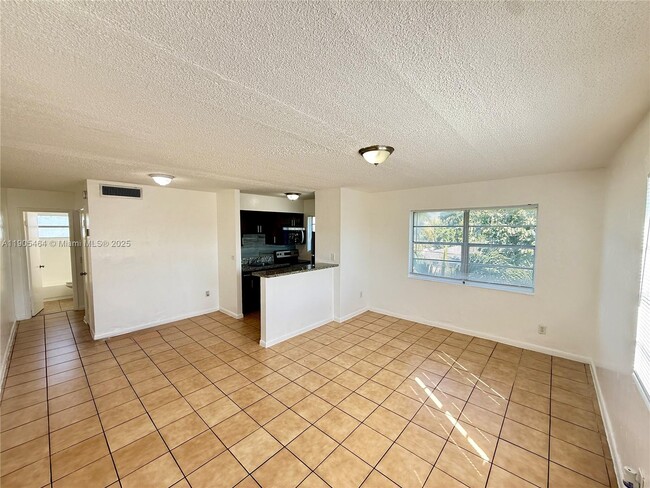 Photo - 8262 NE 1st Ave Unidad 9