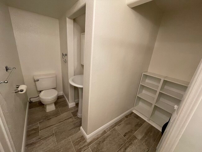 downstairs bathroom - 4368 Imperial Dr