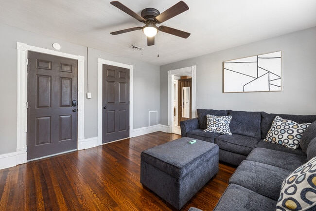 Photo - 546 Marshall Ave SW Unit 2