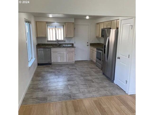 Photo - Bright and Airy Home with Stainless Steel Kitchen, Vaulted Ceilings & Washer + Dryer Unit #1436