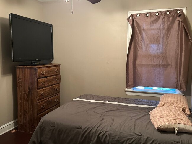 Photo - 13845 S Wabash Ave