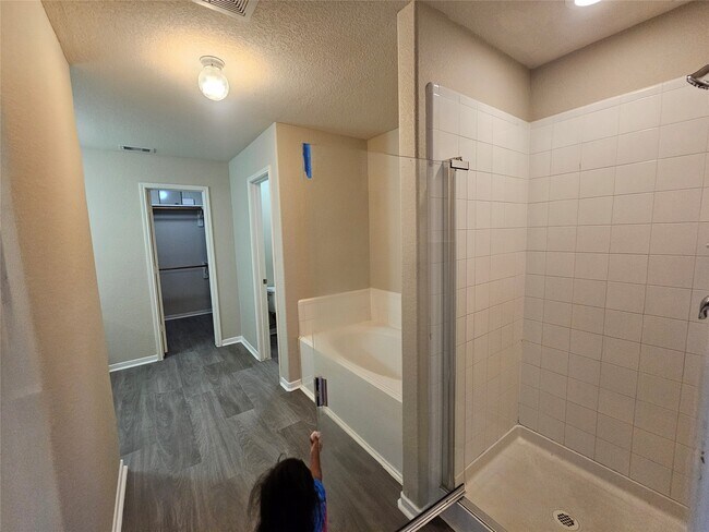 Photo - 11015 Walkup Way
