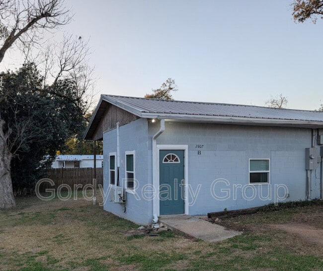 Building Photo - 2807 Bertram St