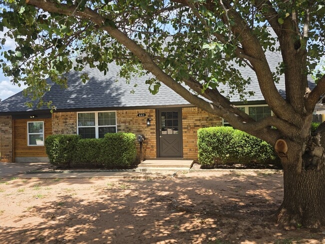 Building Photo - 641 Redstone Ave