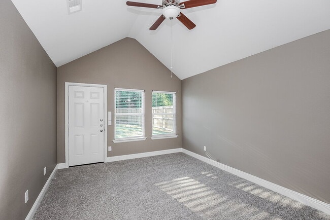 Photo - 811 N Ridge Dr
