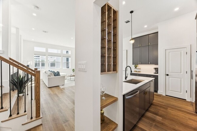 Photo - 2125 Hoskins Dr