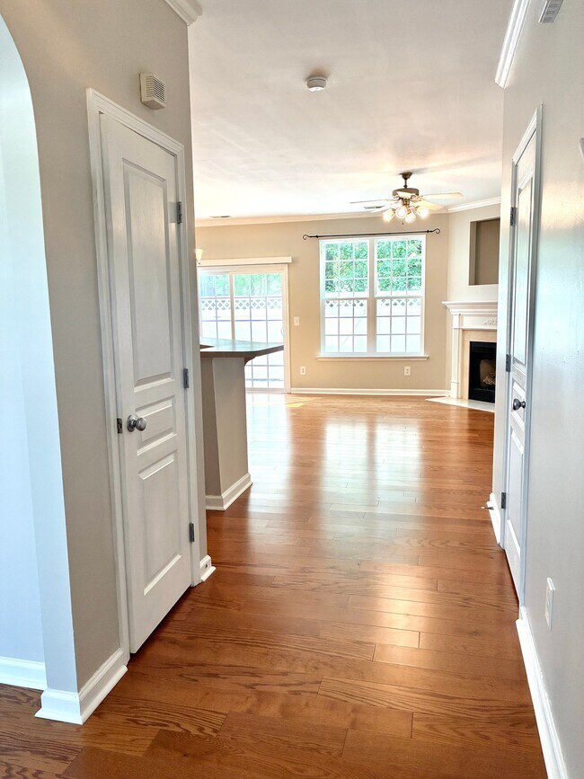 Photo - 413 Colwick Ln