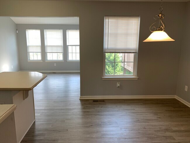 Photo - 1082 Sparrow Way