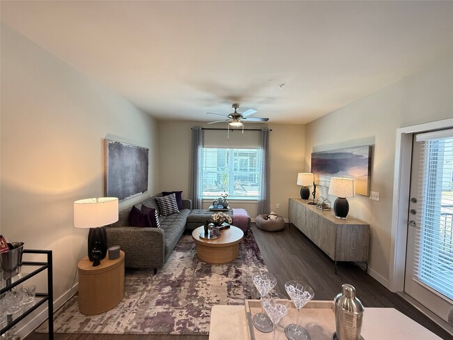 Photo - 2102 Antoine Dr Unit A1-4305